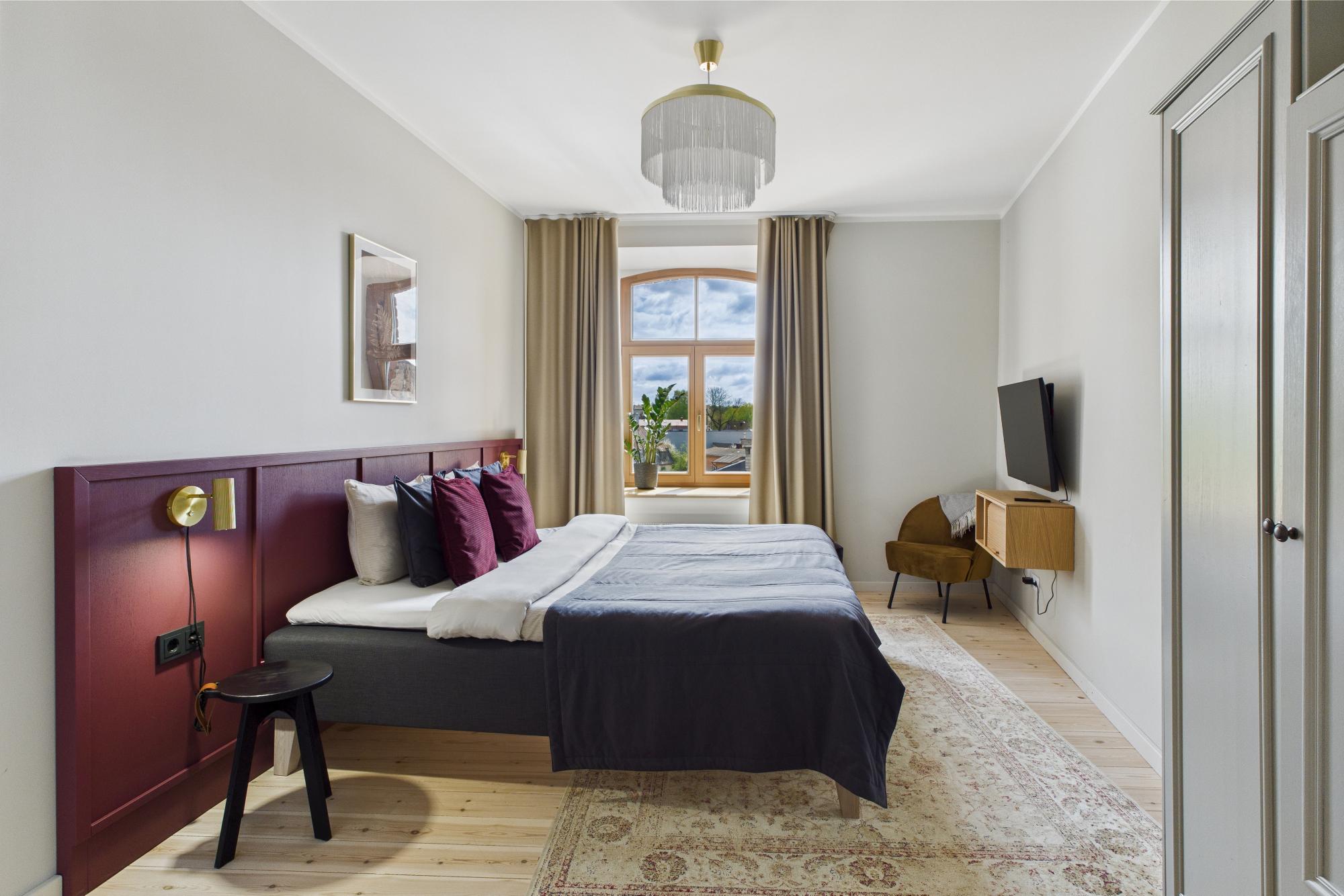 Premium apartamenta virtuves zona ar ēdamgaldu